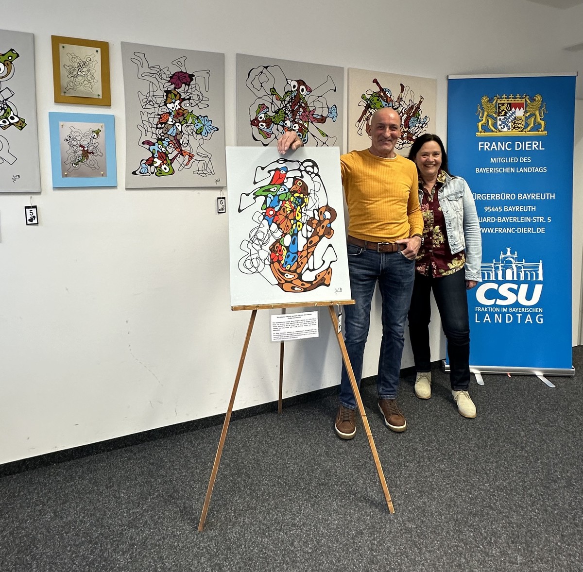 Bernd Wagner mit Stefanie Finzel, persnliche Referentin von MdL Franc Dierl, in den Rumen des Brgerbros.