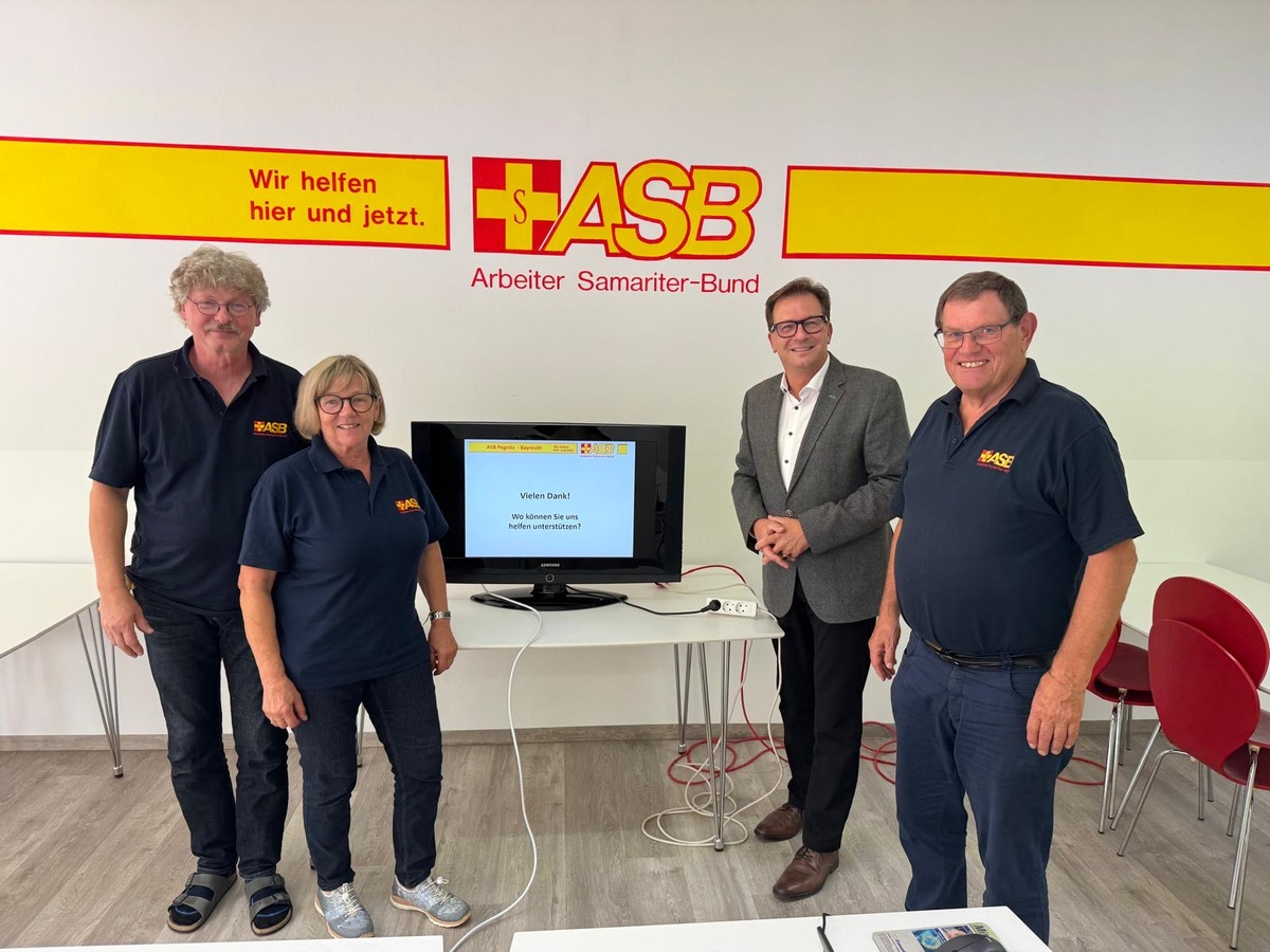 MdL Franc Dierl (3.v.l.) besucht den ABS Pegnitz und wird dort von dem 1. Vorsitzenden, Robert Huler, der Schriftfhrerin/Kassiererin, Ilse Lindner, sowie dem 2. Vorsitzenden, Richard Lindner, (v.l.n.r.) begrt 