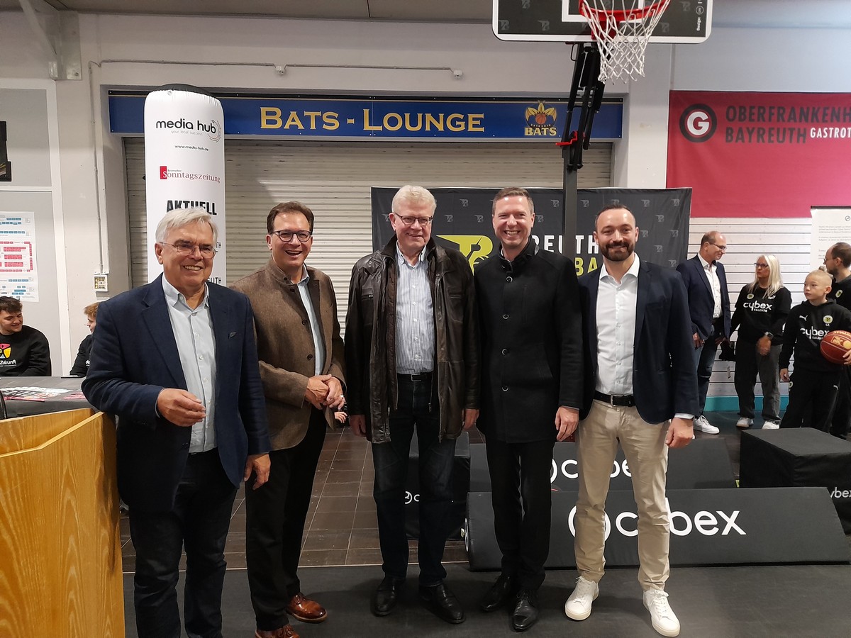 MdL Franc Dierl (2.v.l.) mit (v.l.n.r.) Organisator Dieter Scholl, Schirmherr Oberbrgermeister Thomas Ebersberger, Landrat Florian Wiedemann und Scholls Nachfolger Alexander S.