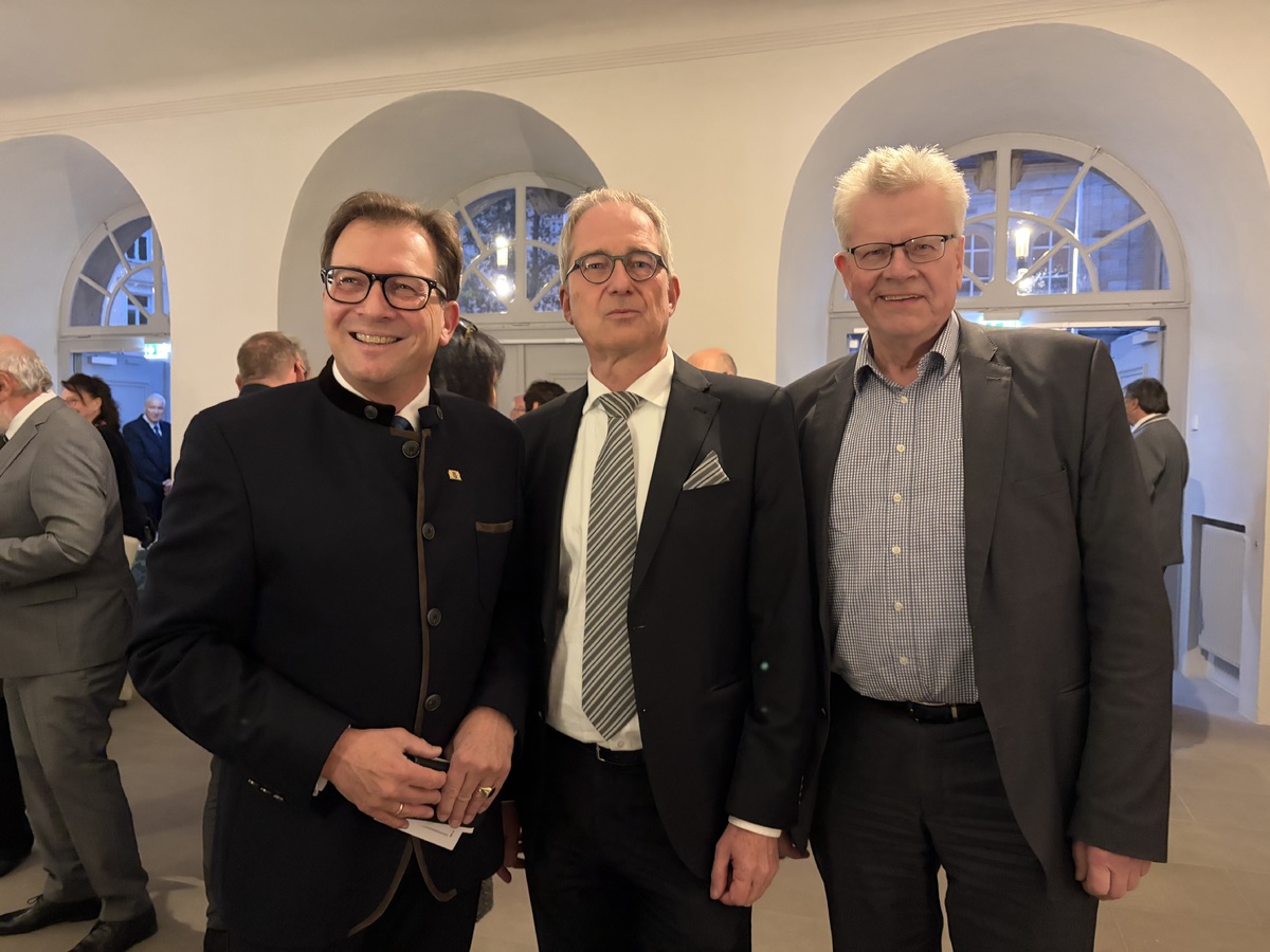 MdL Franc Dierl, Prof. Dr. Dr. h.c. Stefan Leible, Präsident der Universität Bayreuth, Thomas Ebersberger, Oberbürgermeister der Stadt Bayreuth, im Foyer des Markgräflichen Opernhauses vor dem Beginn des Festakts MdL Franc Dierl, Prof. Dr. Dr. h.c. Stefan Leible, Präsident der Universität Bayreuth, Thomas Ebersberger, Oberbürgermeister der Stadt Bayreuth, im Foyer des Markgräflichen Opernhauses vor dem Beginn des Festakts